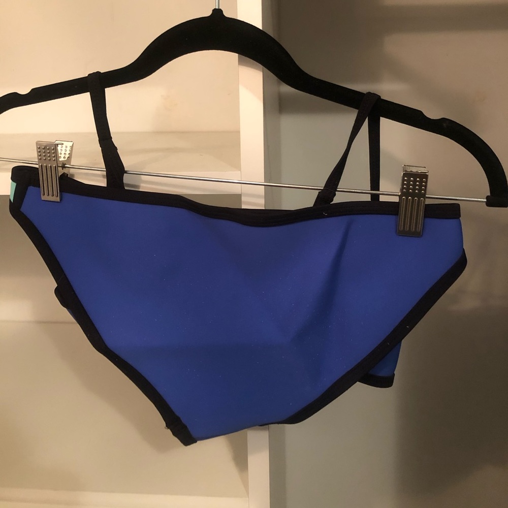 Triangle bathing suit - Picture 2 of 5